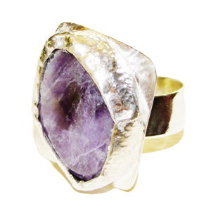 Ring with sodalite or amethyst