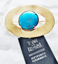 Cabochon-cut turquoise stone brooch
