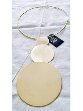 necklace (beads) with asymmetrical discs