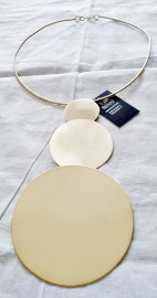 necklace (beads) with asymmetrical discs