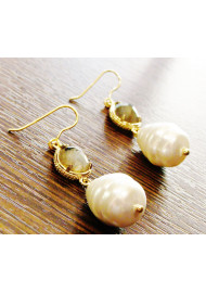 Pearl baroque earring