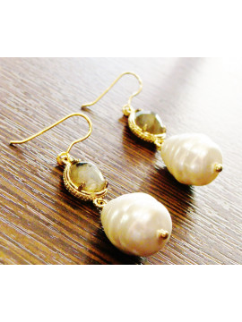 Pearl baroque earring