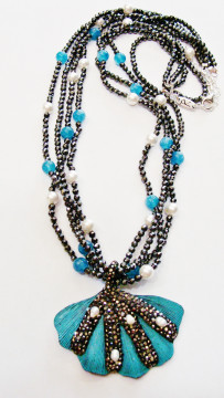Necklace with pearl and turquoise