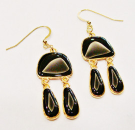 Earring with cold enamel
