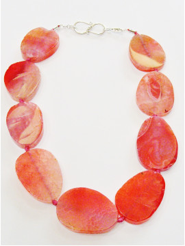 Necklace with oval pink agate