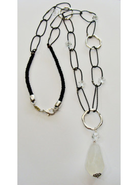Necklace with quartz