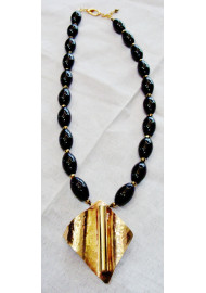 Necklace with oval onyx