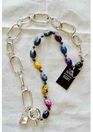 Long necklace made of chain and agate