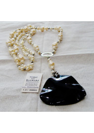 Necklace (65 cm.) With south sea pearl and obsidian stone