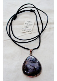 Necklace with dendrite stone