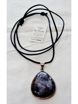 Necklace with dendrite stone