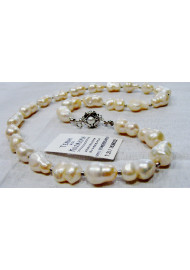 Necklace with barock pearls