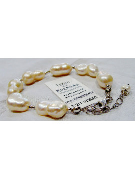 Bracelet with barock pearl