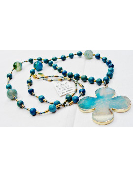 Necklace from aqua marine with four leaf element.
