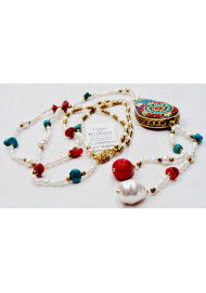 Pearl necklace (south sea) and ethnic element