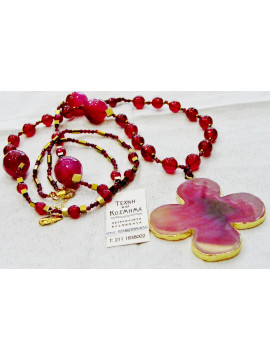 Necklace made of ruby ​​agate and four-leaf element