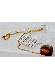 Necklace with heart-shaped mineral stone