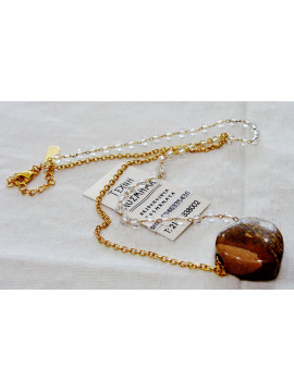 Necklace with heart-shaped mineral stone