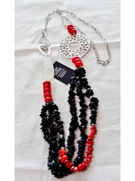 Necklace with black agate and coral chips