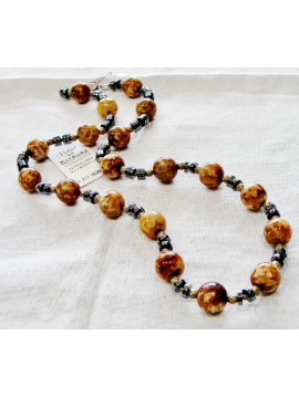 Necklace with agate in brown shades