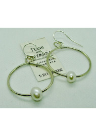 Circle earring with pearl and hook